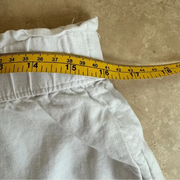 Universal Thread White Linen Pull On Elastic Waist Womens Size L 2 Inch Inseam - Picture 6 of 8